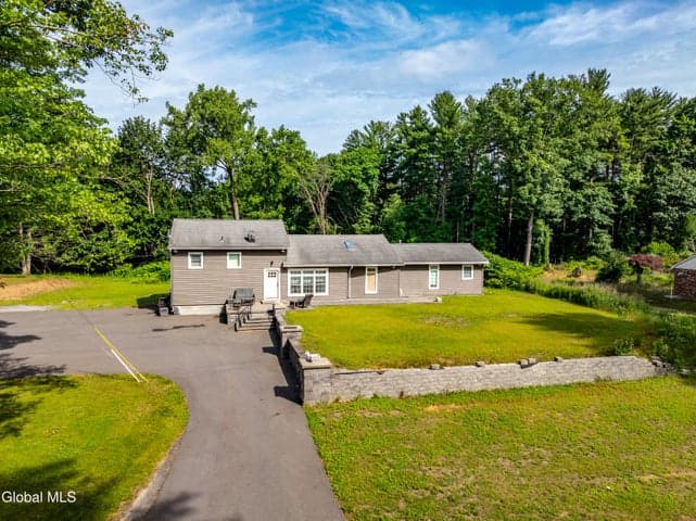 22 Pinewood Road, Guilderland, NY, photo 3