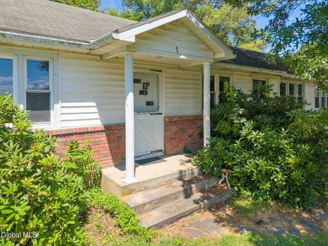 1 White Birch Lane, New Baltimore, NY