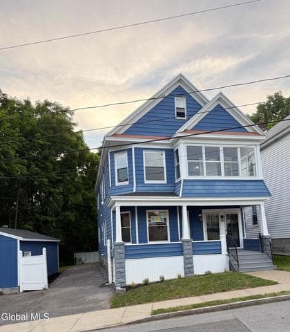 12 Lomasney Avenue, Schenectady, NY, photo 2