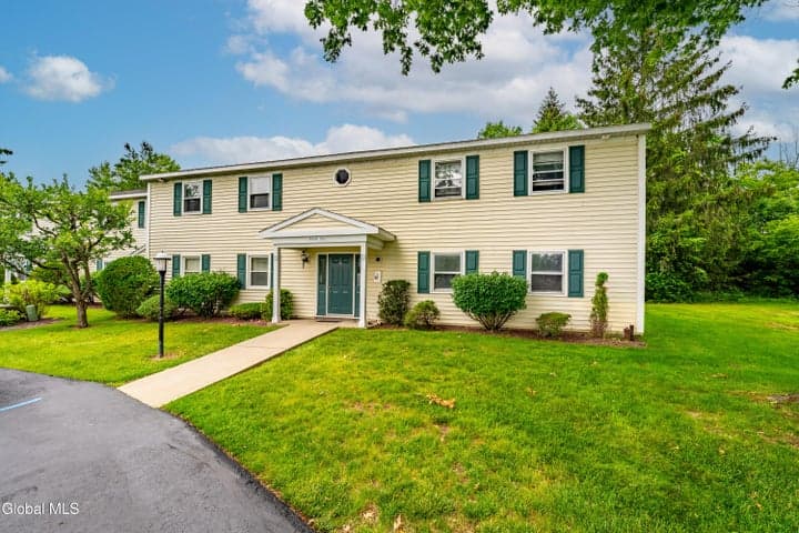 192 Cedarview Lane, Colonie, NY