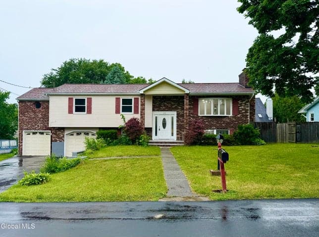 122 Massachusetts Avenue, Cohoes, NY