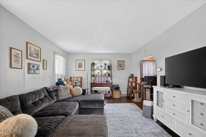 28 Woodlawn Avenue, Greenwich, NY, photo 3