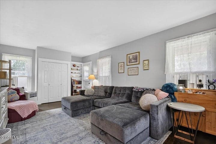 28 Woodlawn Avenue, Greenwich, NY, photo 4