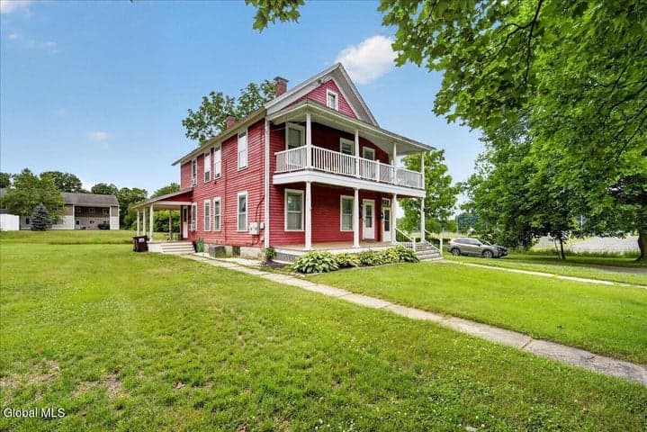 28 Woodlawn Avenue, Greenwich, NY, photo 2