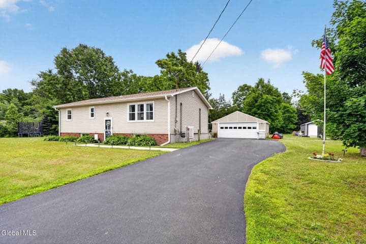 28 Lakeview Drive, Valatie, NY