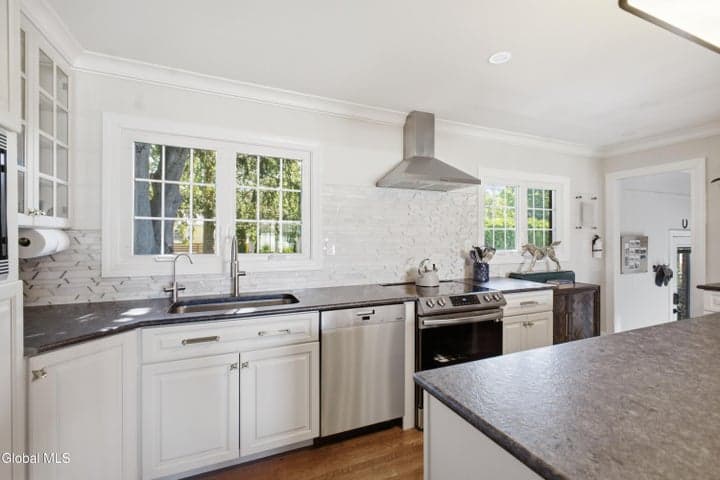 7 Macarthur Drive, Saratoga Springs, NY, photo 5