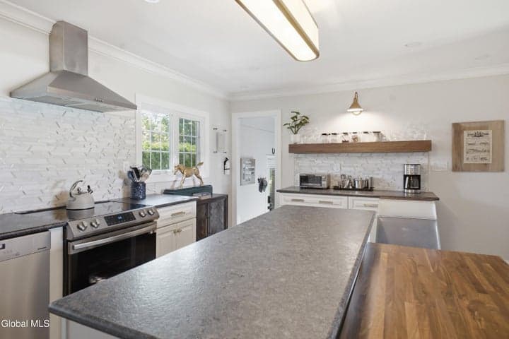 7 Macarthur Drive, Saratoga Springs, NY, photo 4