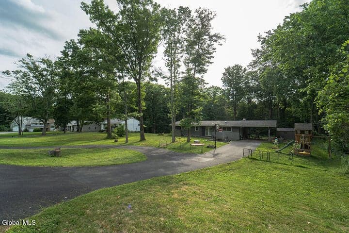 18 W Skyview Drive, Colonie, NY, photo 2