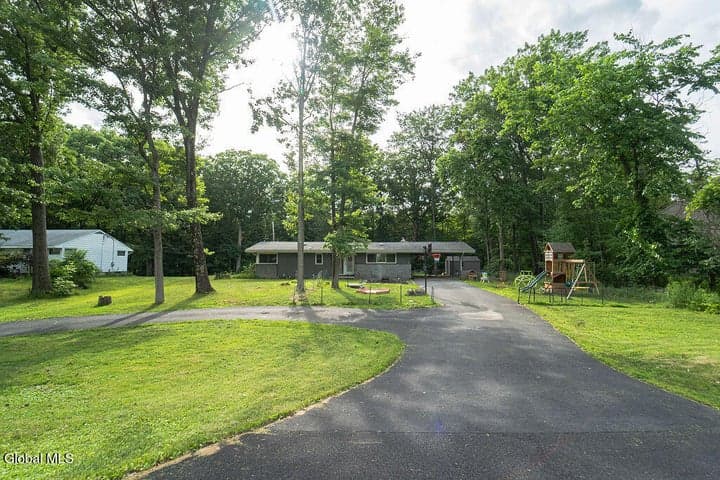 18 W Skyview Drive, Colonie, NY, photo 3