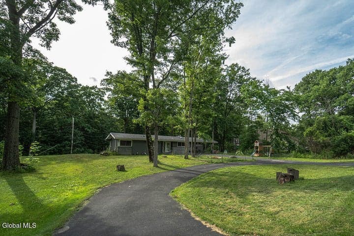 18 W Skyview Drive, Colonie, NY, photo 4
