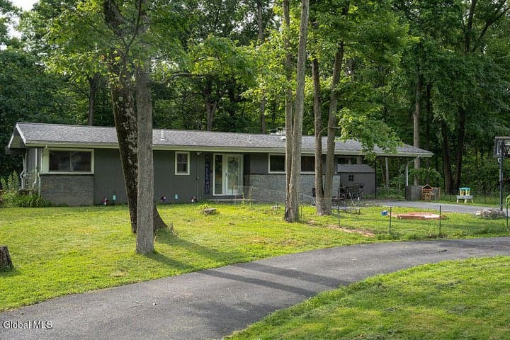 18 W Skyview Drive, Colonie, NY