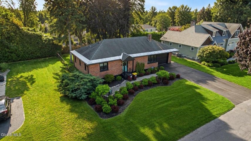 7 Macarthur Drive, Saratoga Springs, NY
