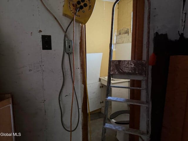 427 S Main Street, Gloversville, NY, photo 5