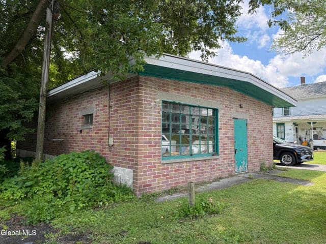 427 S Main Street, Gloversville, NY, photo 2