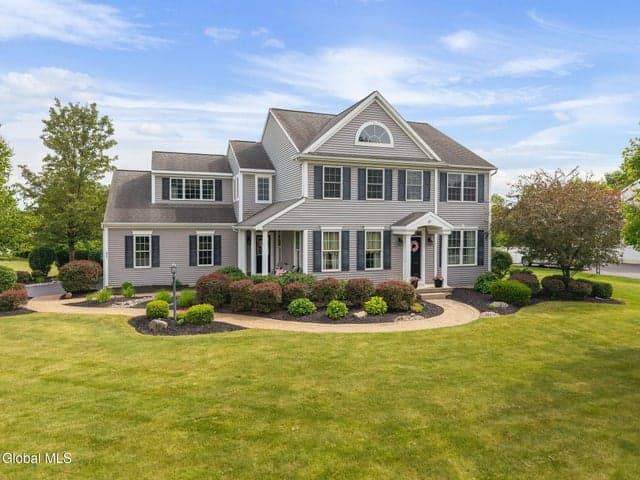 37 Farmview Lane, Halfmoon, NY