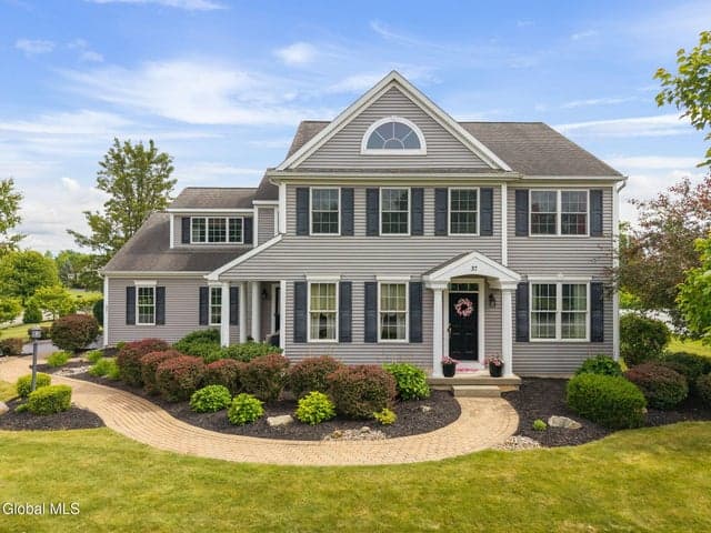 37 Farmview Lane, Halfmoon, NY, photo 2