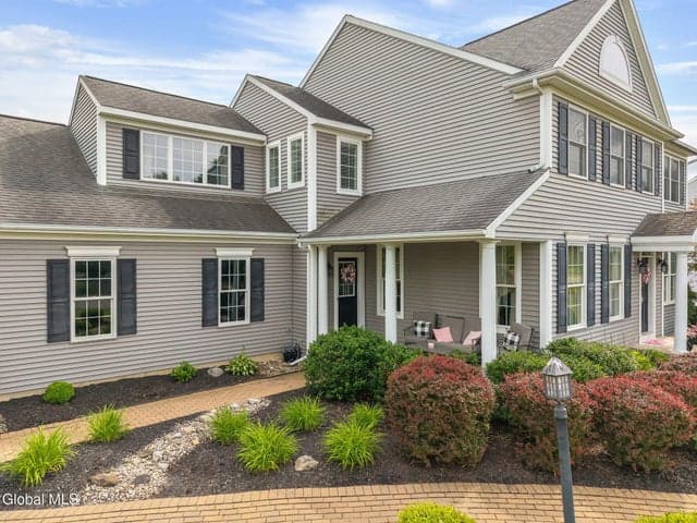 37 Farmview Lane, Halfmoon, NY, photo 3
