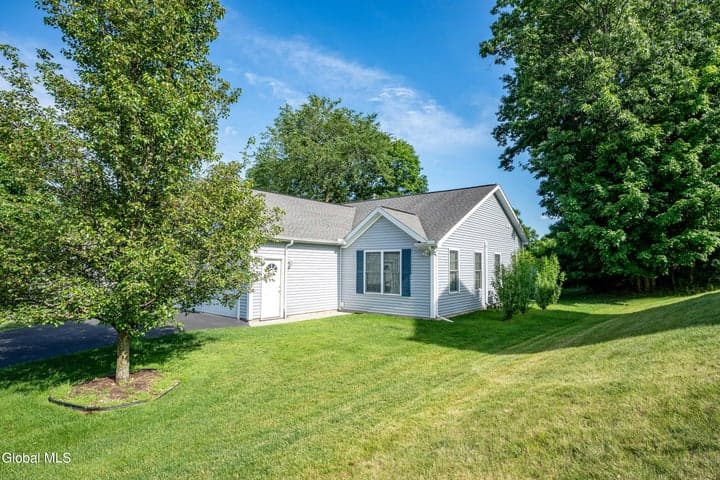1118 Clute Crest Lane, Niskayuna, NY, photo 3