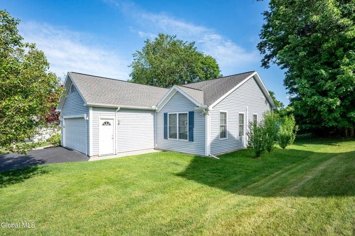 1118 Clute Crest Lane, Niskayuna, NY, photo 4