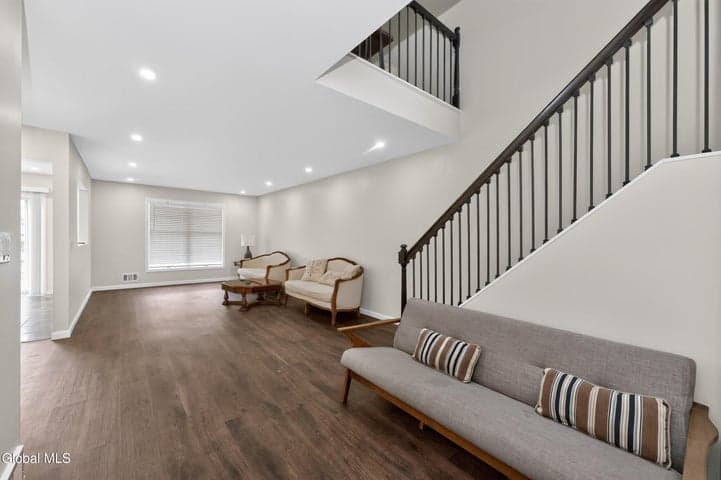 20 Bridgewood Lane, Colonie, NY, photo 5