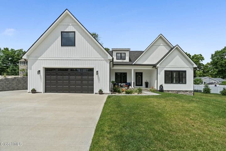 1 Londonderry Way, Colonie, NY, photo 3