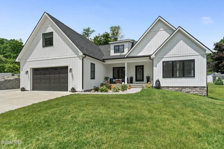 1 Londonderry Way, Colonie, NY