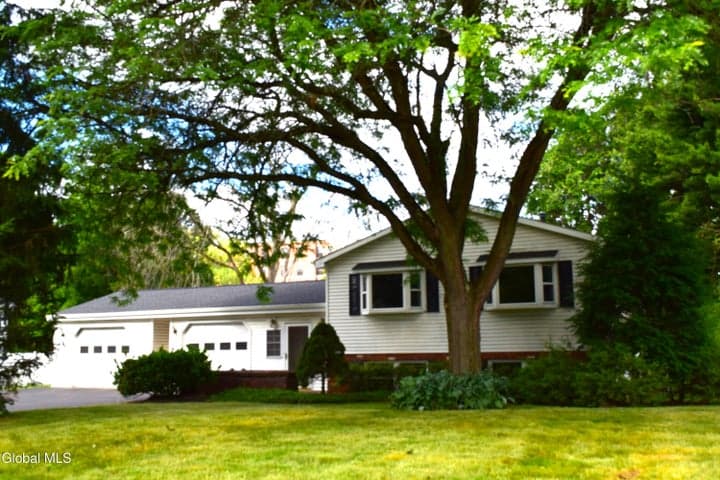 38 Marconi Drive, Latham, NY, photo 2