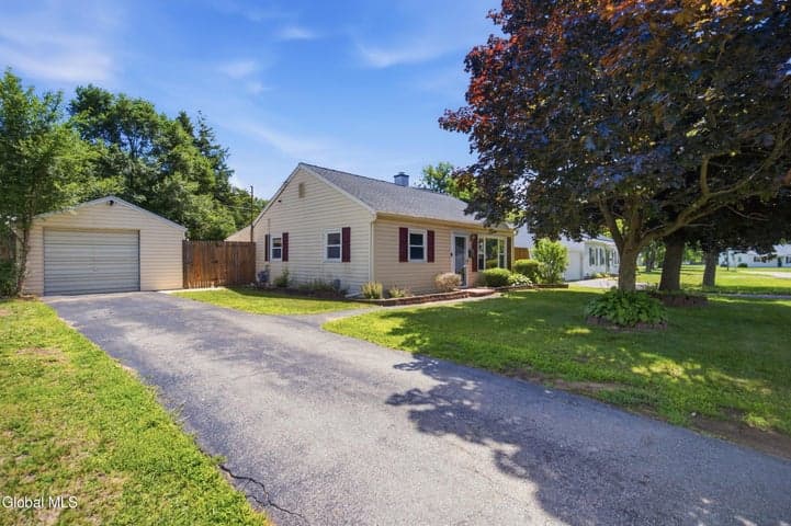9 Mayhall Street, Colonie, NY, photo 2