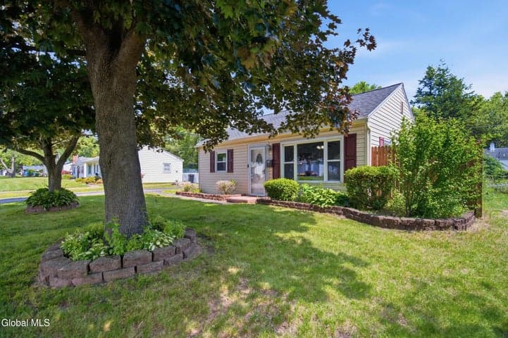 9 Mayhall Street, Colonie, NY