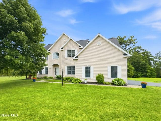 12 Bridget Circle, Colonie, NY
