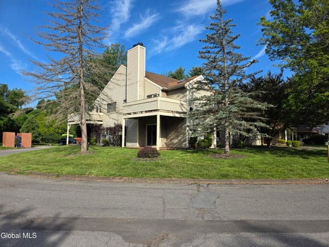 123 Victory Way, Halfmoon, NY