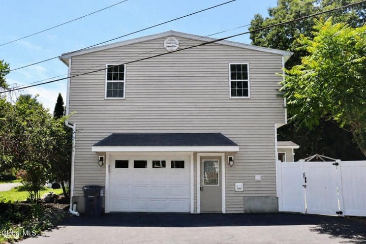 8 Emerson Drive, Latham, NY, photo 3