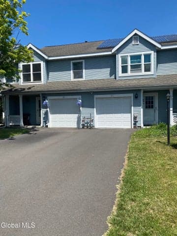 61 Plaza Avenue, East Greenbush, NY, photo 2