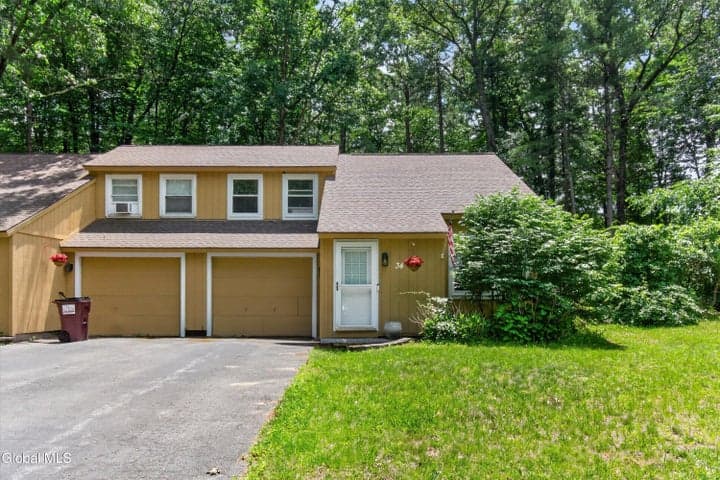 34 Pepperbush Place, Malta, NY