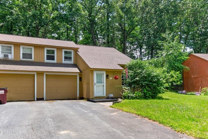 34 Pepperbush Place, Malta, NY, photo 2
