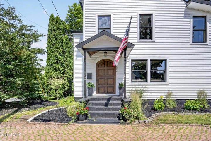 82 Ludlow Street, Saratoga Springs, NY, photo 2