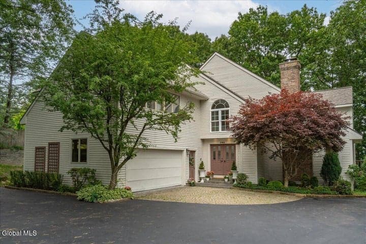 4 Spyglass Hill, Menands, NY