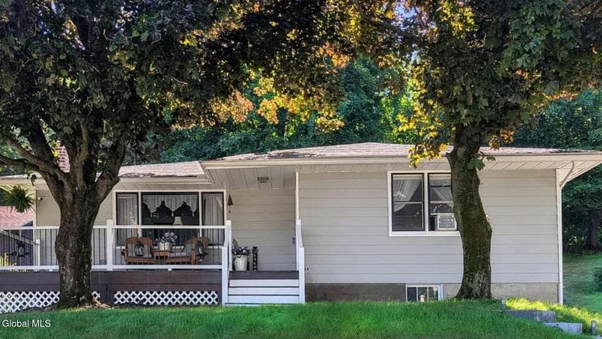 84 Worth Avenue, Hudson, NY