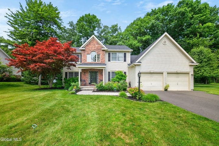 26 Hedgerose Lane, Delmar, NY, photo 2