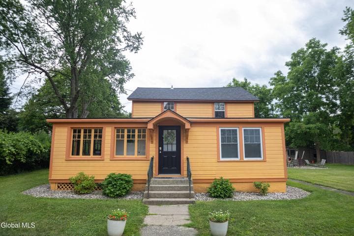 338 Riverbend Road, Troy, NY