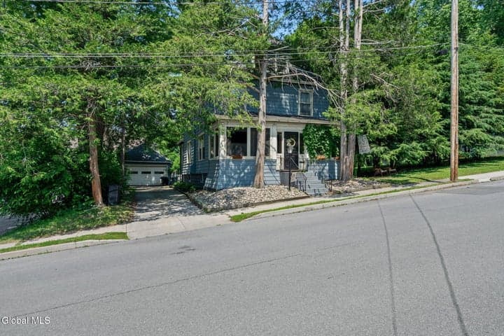 36 Henrietta Street, Amsterdam, NY
