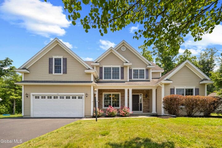 14 Fort Vaux Lane, Colonie, NY