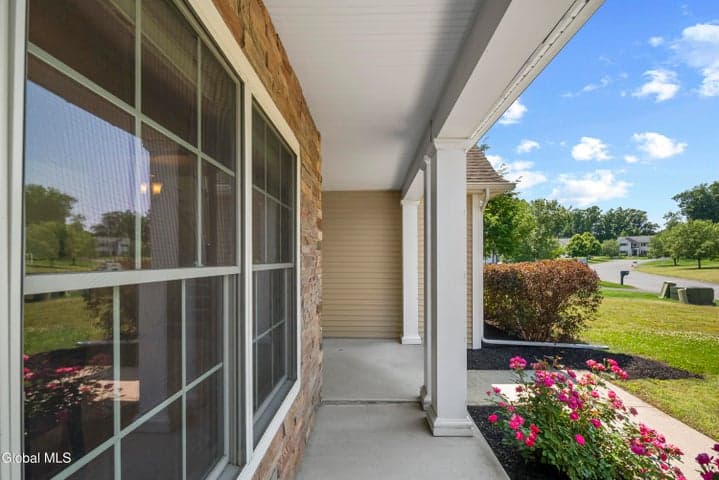 14 Fort Vaux Lane, Colonie, NY, photo 3