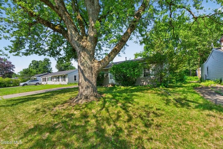 22 Mildred Lane, Latham, NY, photo 4