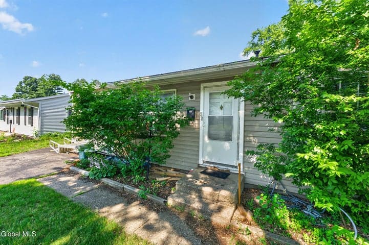 22 Mildred Lane, Latham, NY, photo 5