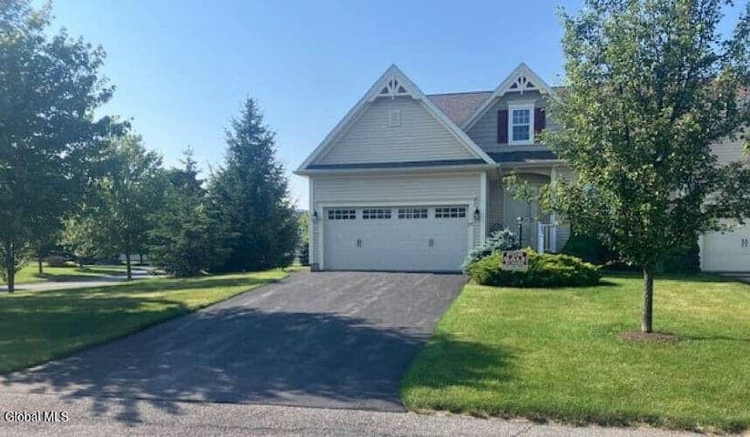 35 Beekman Place, Queensbury, NY