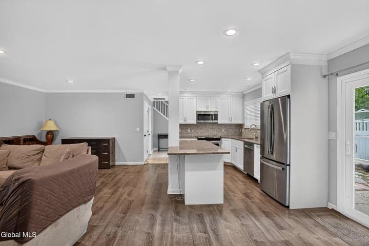 18 Willow Drive, Delmar, NY, photo 5