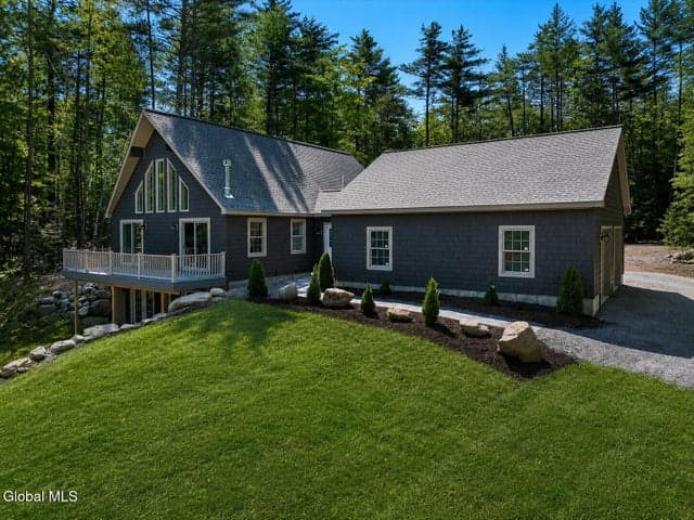 106 Mountain Path, Johnsburg, NY
