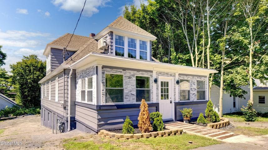 9 McCleary Avenue, Amsterdam, NY, photo 3