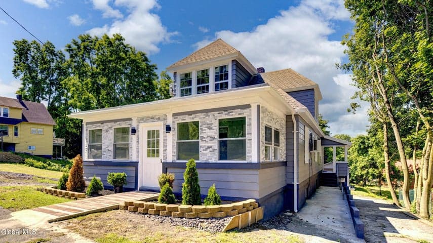 9 McCleary Avenue, Amsterdam, NY